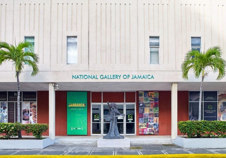 2021nationalgalleryofjamaicafrontofbuilding